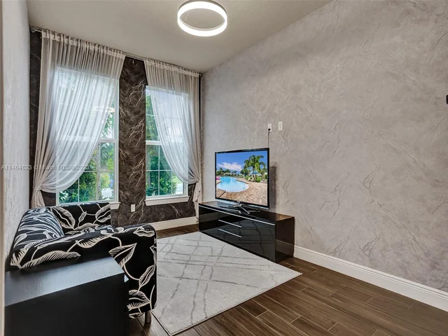 3813 Greenway Dr, Hollywood FL 33021