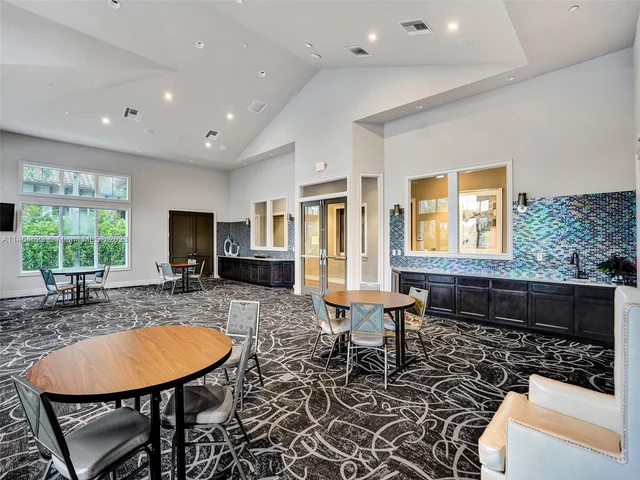 3813 Greenway Dr, Hollywood FL 33021