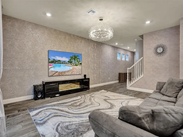 3813 Greenway Dr, Hollywood FL 33021