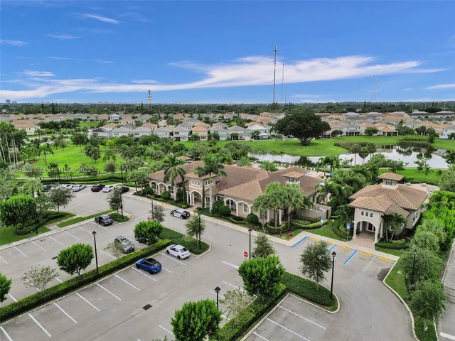 3813 Greenway Dr, Hollywood FL 33021