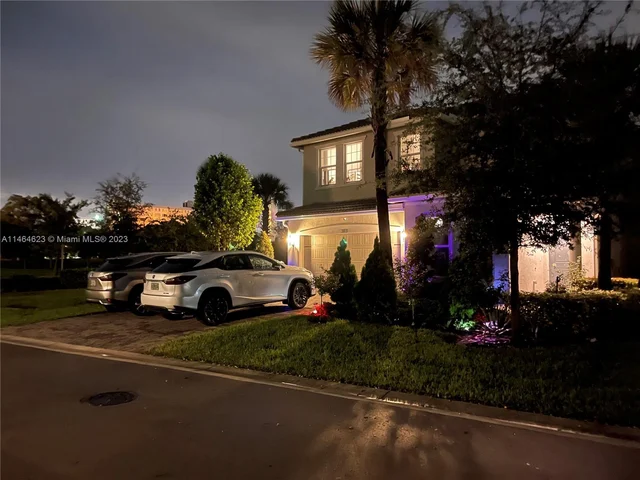 3813 Greenway Dr, Hollywood FL 33021