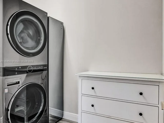 3813 Greenway Dr, Hollywood FL 33021