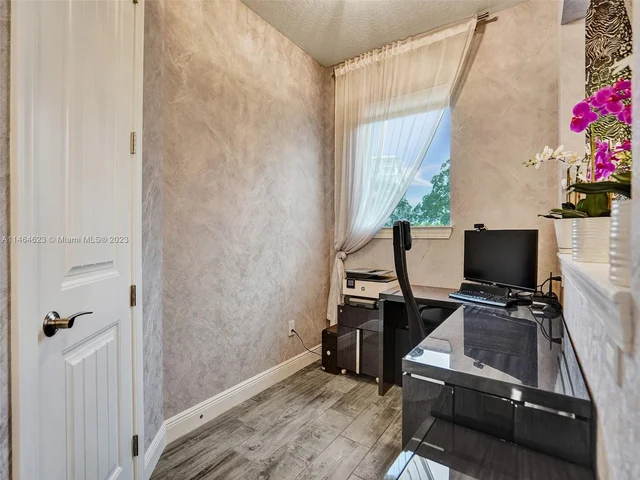 3813 Greenway Dr, Hollywood FL 33021