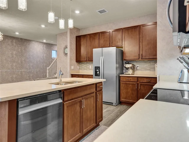 3813 Greenway Dr, Hollywood FL 33021