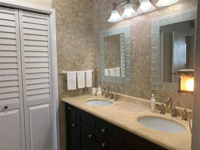 3725 S Ocean Dr # 1217, Hollywood FL 33019