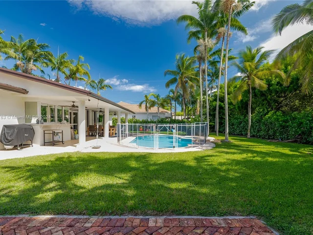 6420 Dolphin Dr, Coral Gables FL 33158