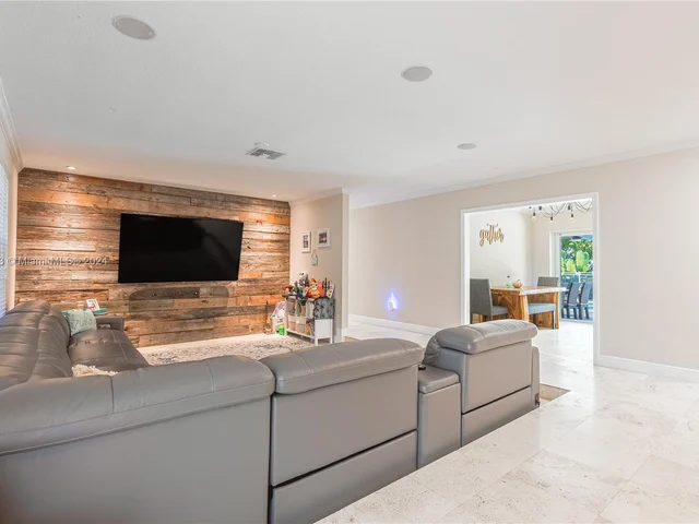 6420 Dolphin Dr, Coral Gables FL 33158