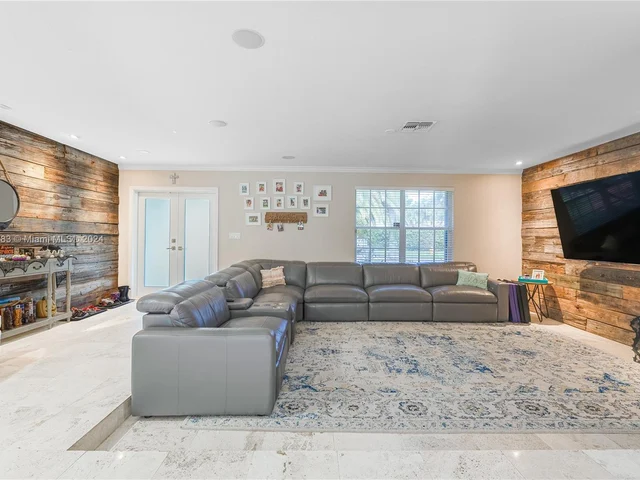 6420 Dolphin Dr, Coral Gables FL 33158