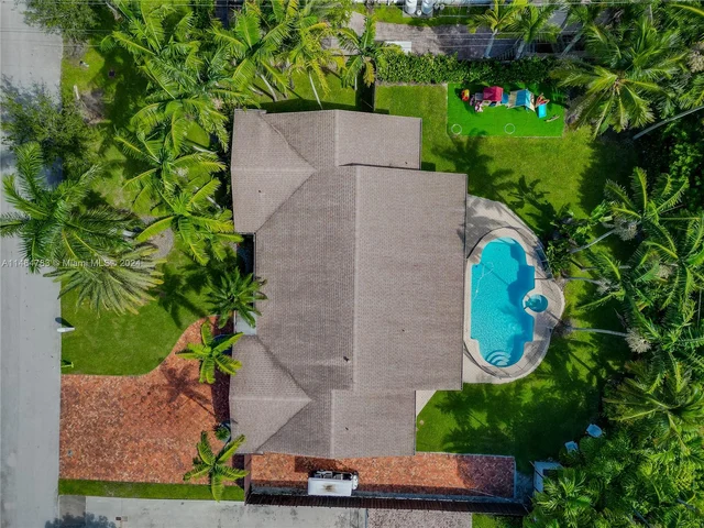 6420 Dolphin Dr, Coral Gables FL 33158