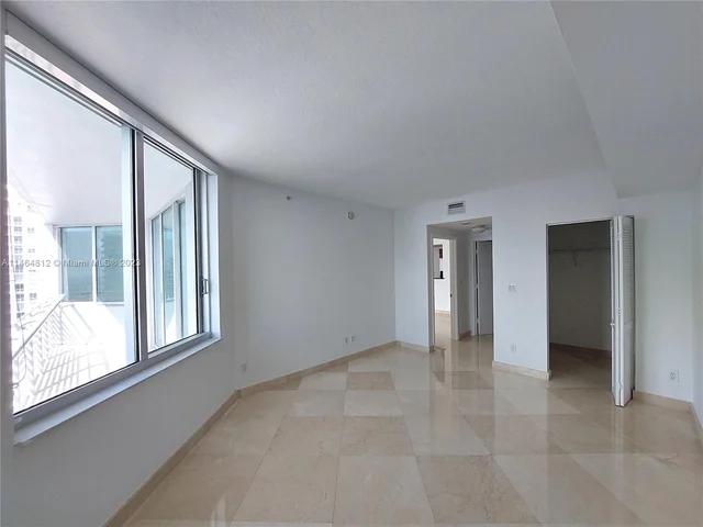 325 S Biscayne Blvd # 3721, Miami FL 33131
