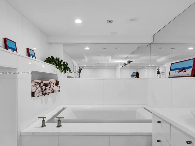 5600 Collins Ave # D, Miami Beach FL 33140