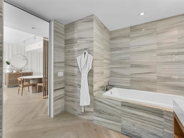 2201 Collins Ave # 614, Miami Beach FL 33139