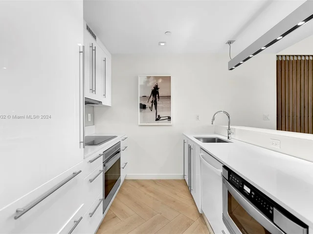 2201 Collins Ave # 614, Miami Beach FL 33139