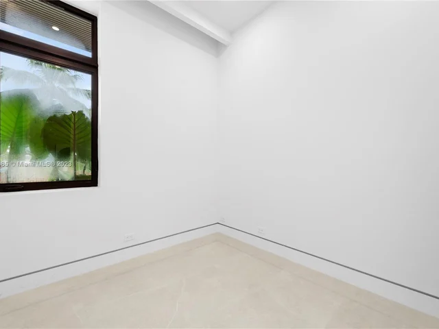 1875 NE 193rd St, Miami FL 33179