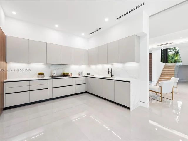 1875 NE 193rd St, Miami FL 33179