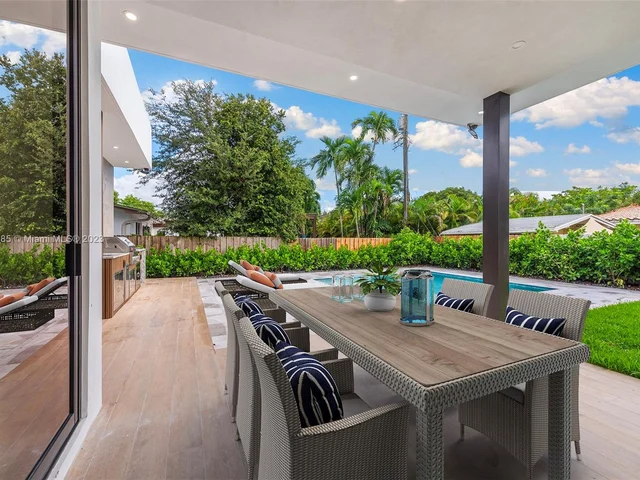 1875 NE 193rd St, Miami FL 33179