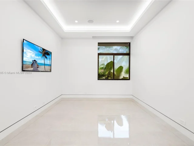 1875 NE 193rd St, Miami FL 33179