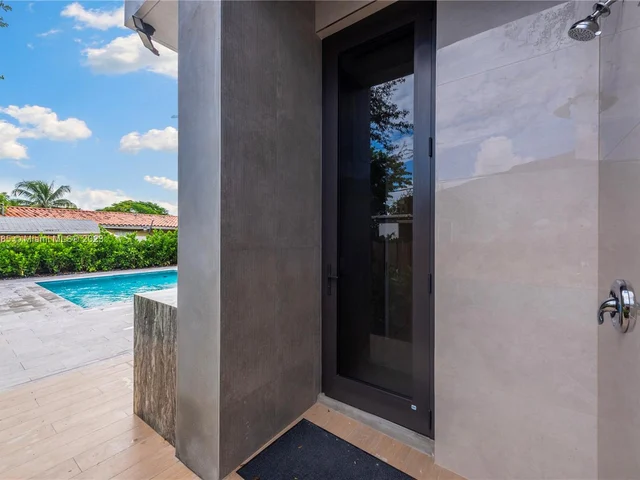 1875 NE 193rd St, Miami FL 33179