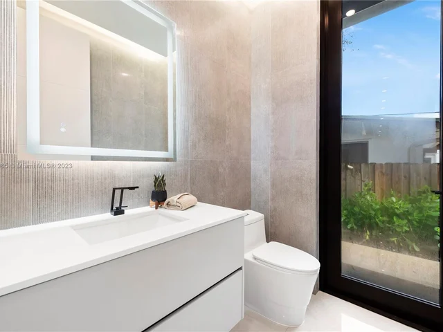 1875 NE 193rd St, Miami FL 33179