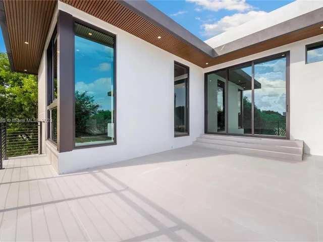 1875 NE 193rd St, Miami FL 33179