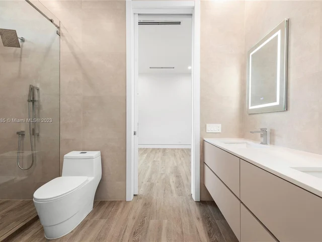 1875 NE 193rd St, Miami FL 33179