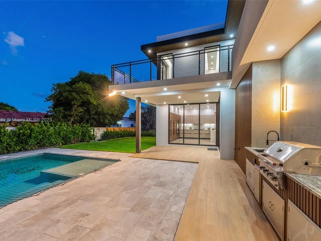 1875 NE 193rd St, Miami FL 33179