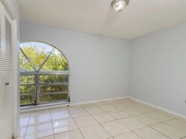 10661 SW 108 AV # 2H, Miami FL 33176