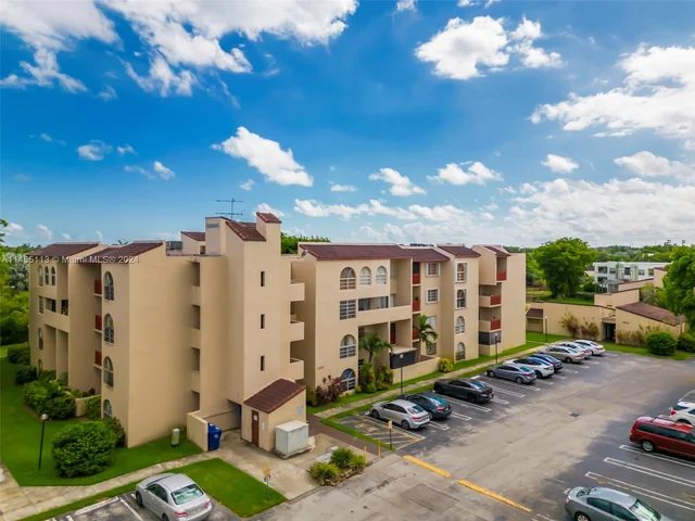 10661 SW 108 AV # 2H, Miami FL 33176