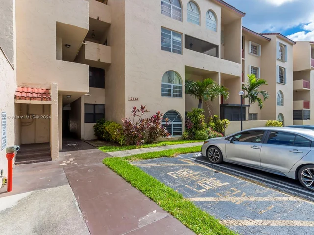 10661 SW 108 AV # 2H, Miami FL 33176