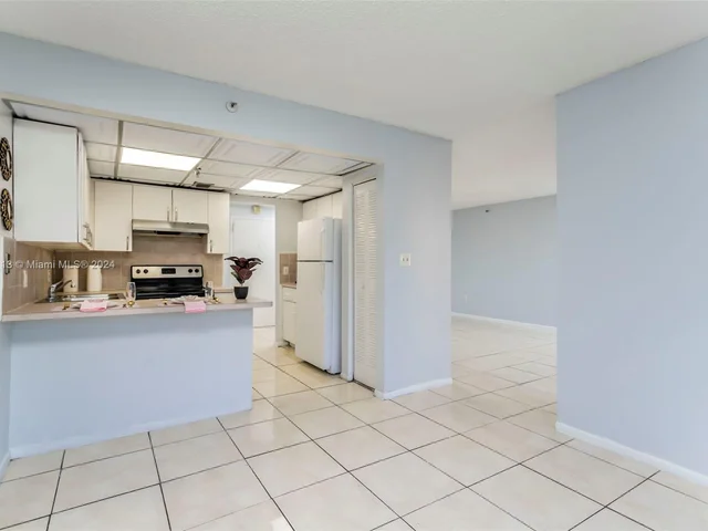 10661 SW 108 AV # 2H, Miami FL 33176