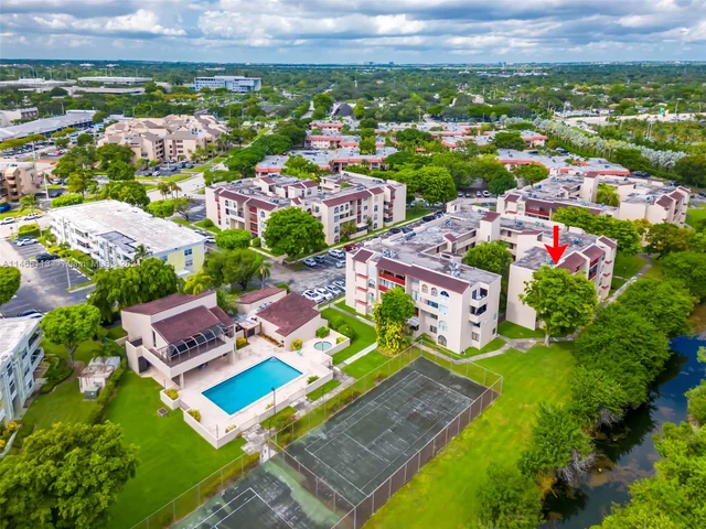 10661 SW 108 AV # 2H, Miami FL 33176