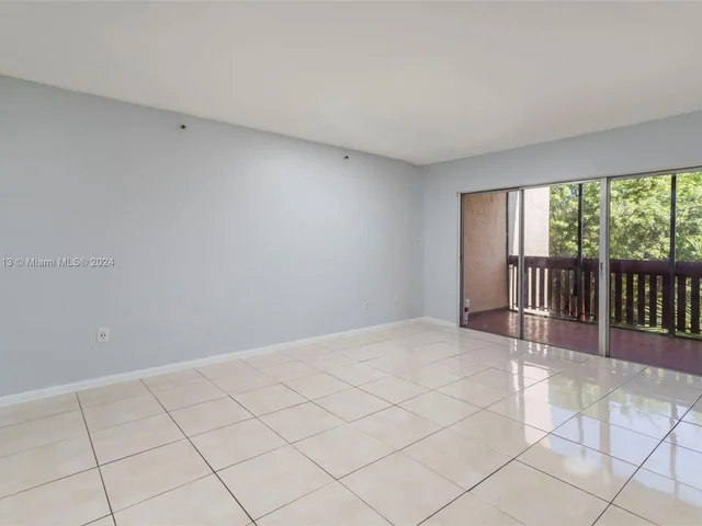 10661 SW 108 AV # 2H, Miami FL 33176