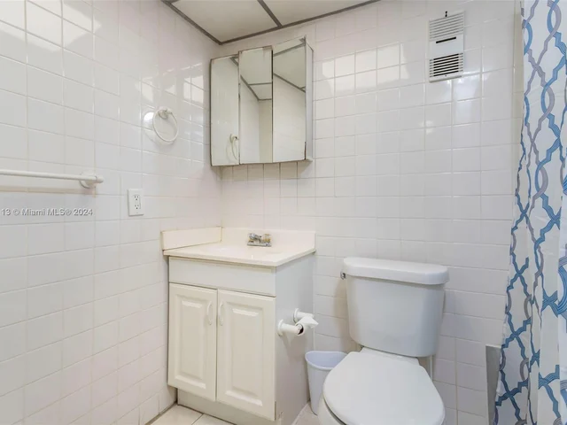 10661 SW 108 AV # 2H, Miami FL 33176