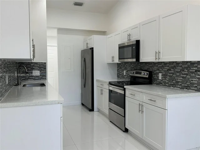 910 NE 214th Ln # 01, Miami FL 33179