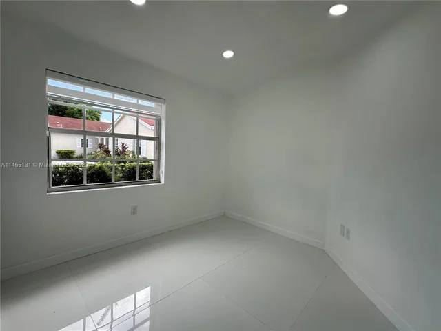 910 NE 214th Ln # 01, Miami FL 33179