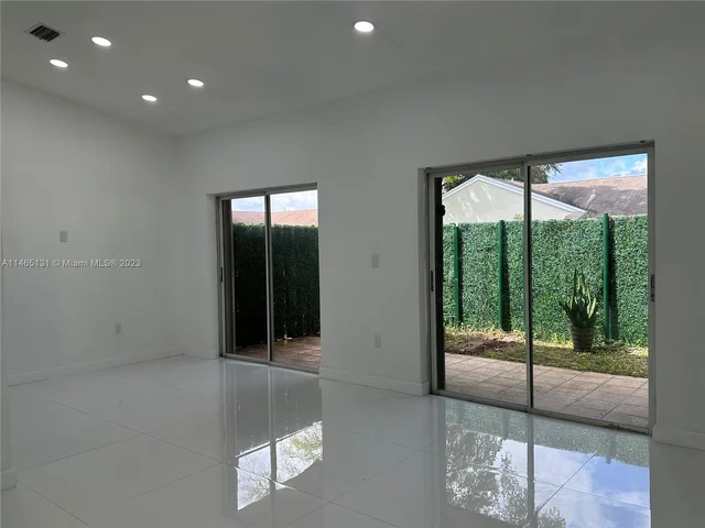 910 NE 214th Ln # 01, Miami FL 33179