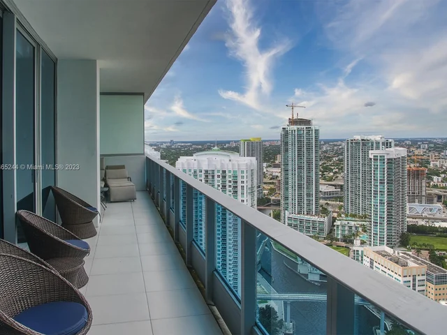 200 Biscayne Boulevard Way # 4810, Miami FL 33131