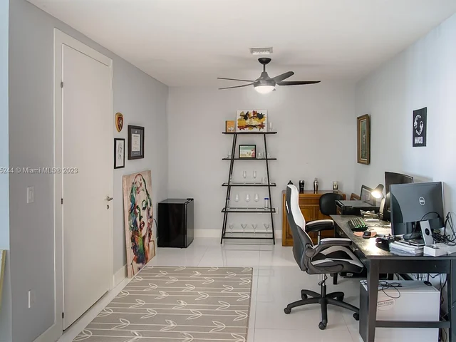 200 Biscayne Boulevard Way # 4810, Miami FL 33131