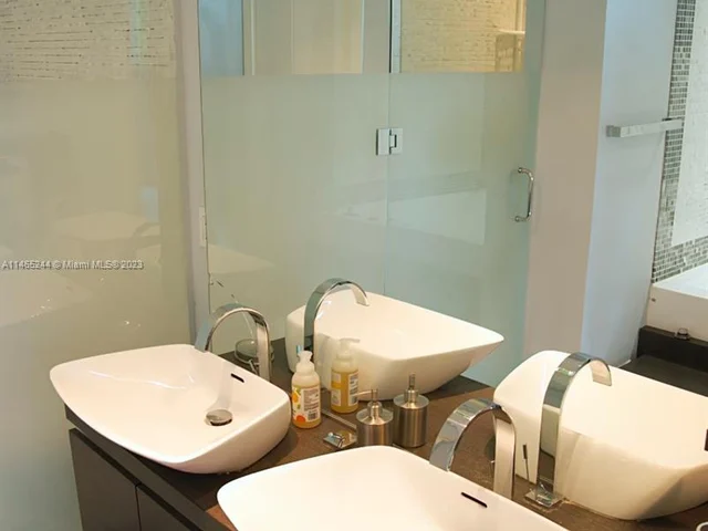 200 Biscayne Boulevard Way # 4810, Miami FL 33131