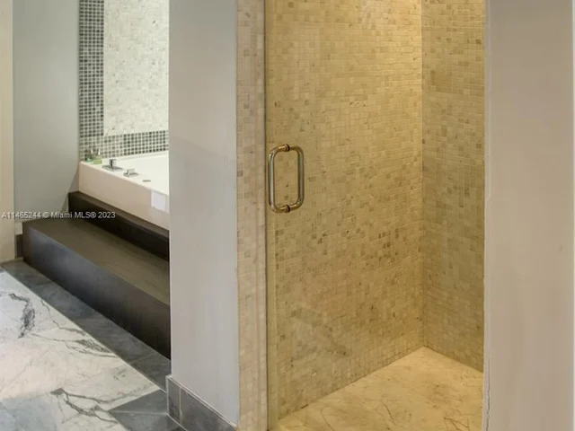 200 Biscayne Boulevard Way # 4810, Miami FL 33131