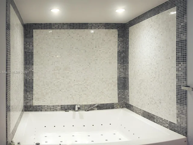 200 Biscayne Boulevard Way # 4810, Miami FL 33131