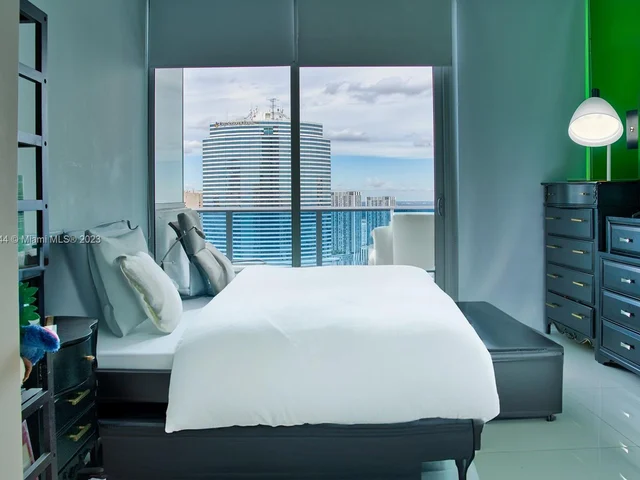 200 Biscayne Boulevard Way # 4810, Miami FL 33131