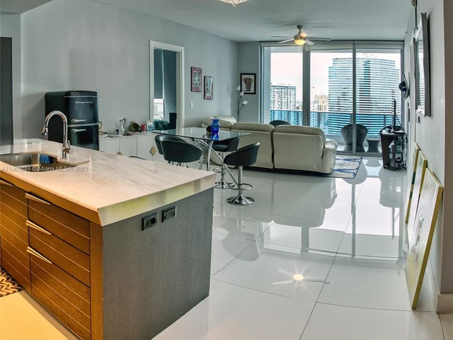 200 Biscayne Boulevard Way # 4810, Miami FL 33131