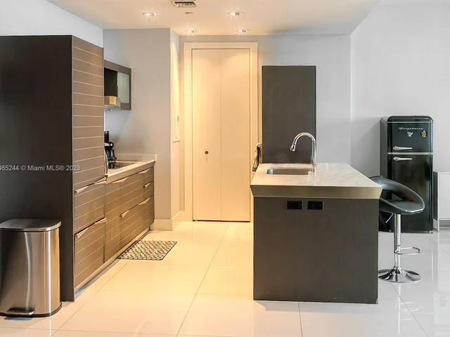 200 Biscayne Boulevard Way # 4810, Miami FL 33131