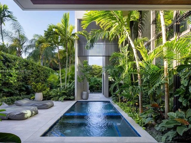 3910 Battersea Rd, Miami FL 33133