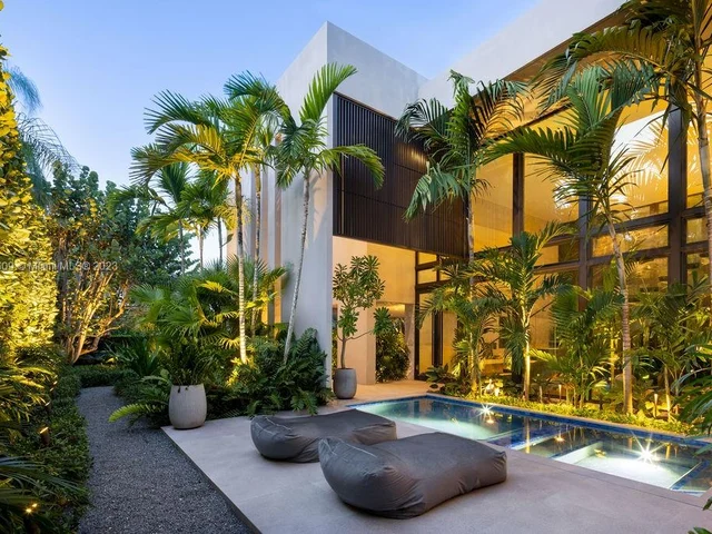 3910 Battersea Rd, Miami FL 33133