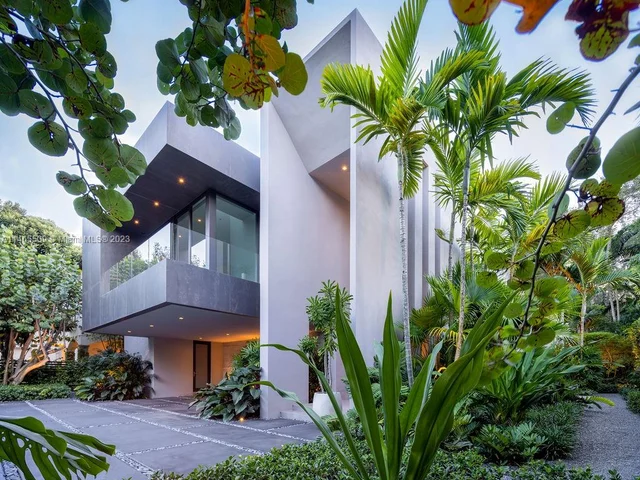 3910 Battersea Rd, Miami FL 33133