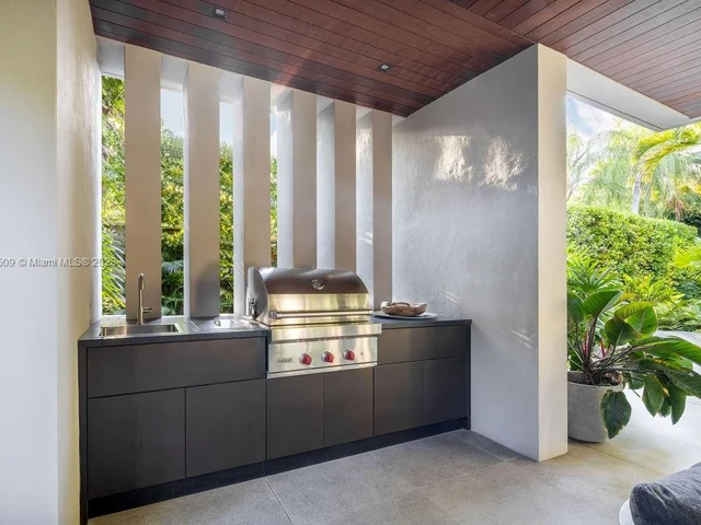 3910 Battersea Rd, Miami FL 33133