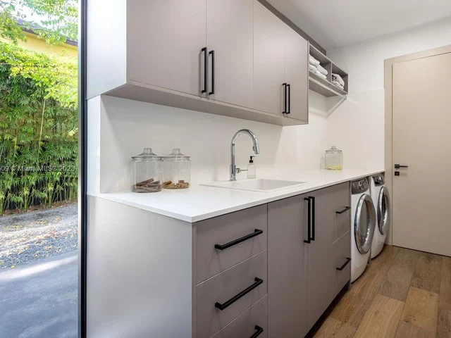 3910 Battersea Rd, Miami FL 33133