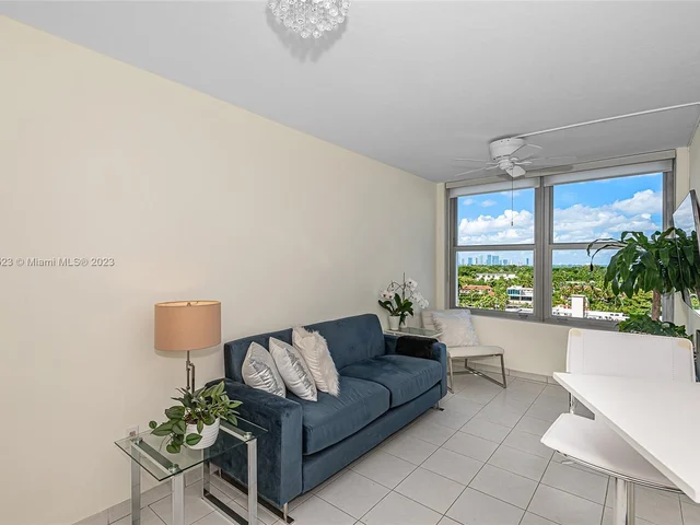 2899 Collins Ave # 1042, Miami Beach FL 33140